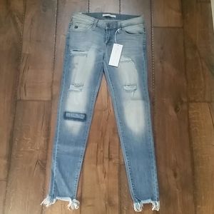 👖NWT KanCan Signature Distressed Cropped Jeans